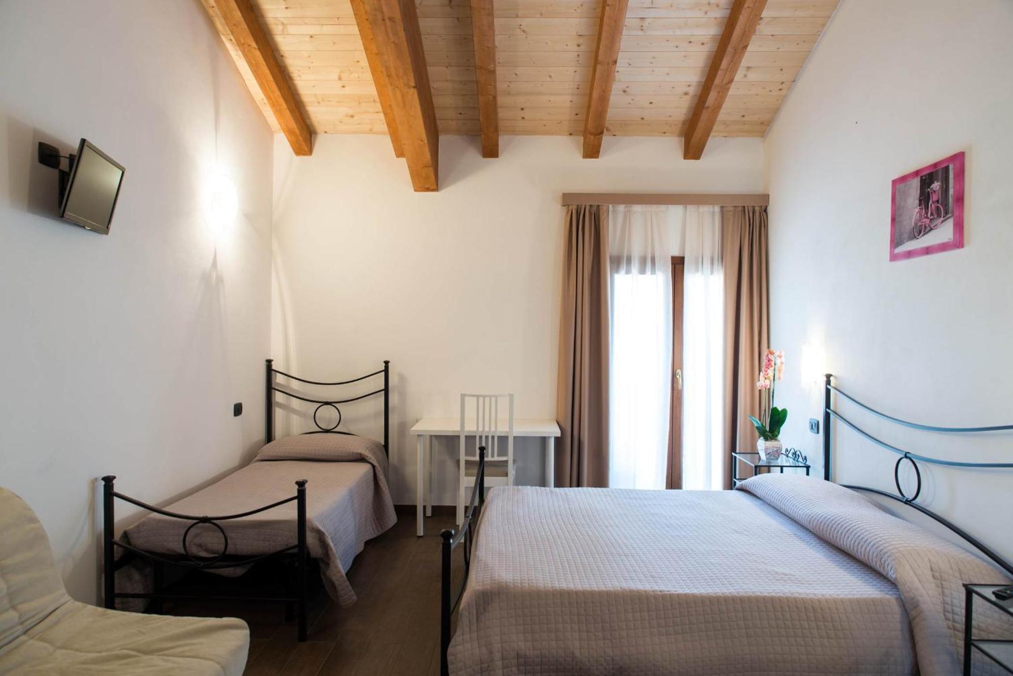 Affittacamere La Palazzina Cavalcaselle Δωμάτιο φωτογραφία